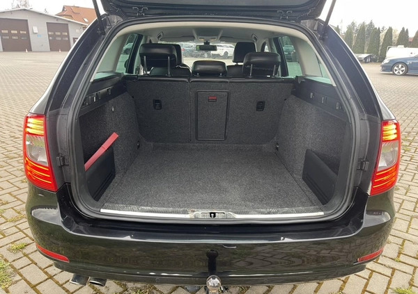 Skoda Superb cena 34900 przebieg: 260000, rok produkcji 2014 z Łobez małe 436